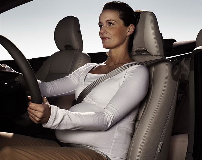Porter sa ceinture de sécurité correctement est indispensable pendant la grossesse