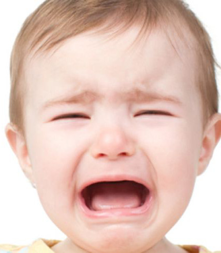 Pourquoi bébé pleure t-il ? Comment le calmer ?